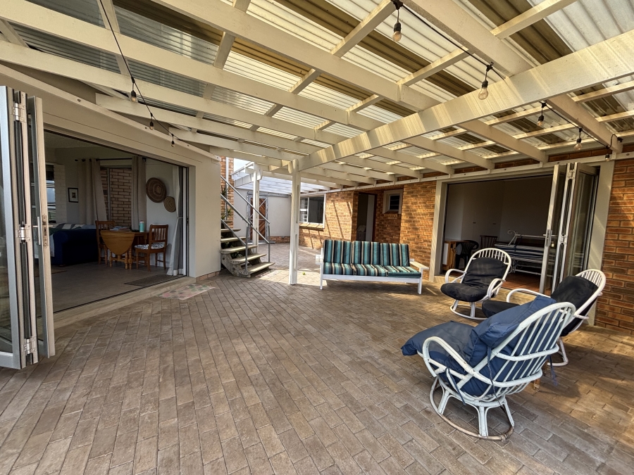 5 Bedroom Property for Sale in Kidds Beach Eastern Cape